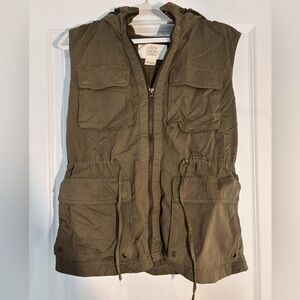 BNWOT Women’s J. Crew Classic Twill Chino Vest with Hood - Size Medium